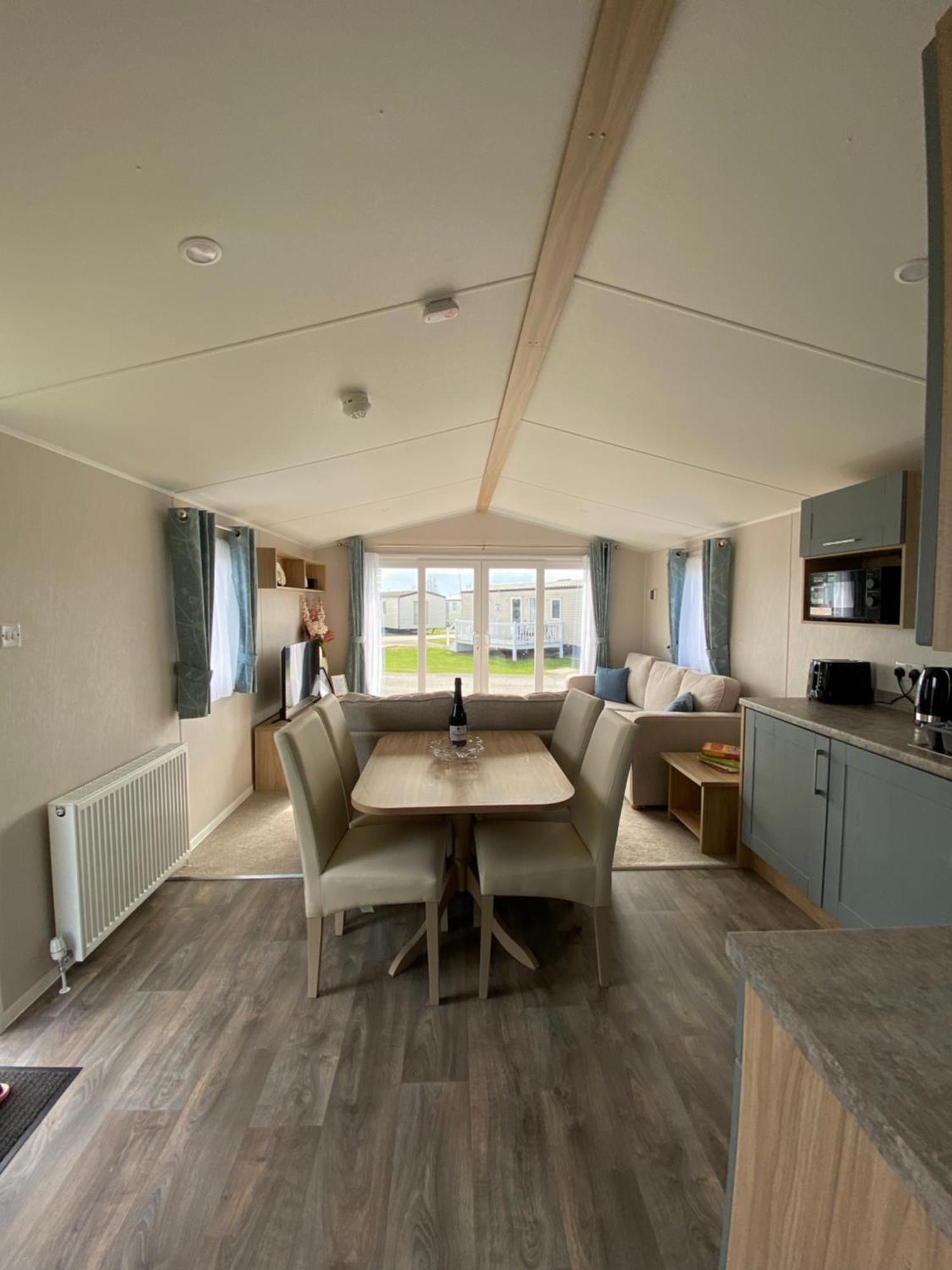 Verbzen Holiday Caravan At St Osyth Beach, Clacton-On-Sea By Verb Holidays Saint Osyth Bagian luar foto